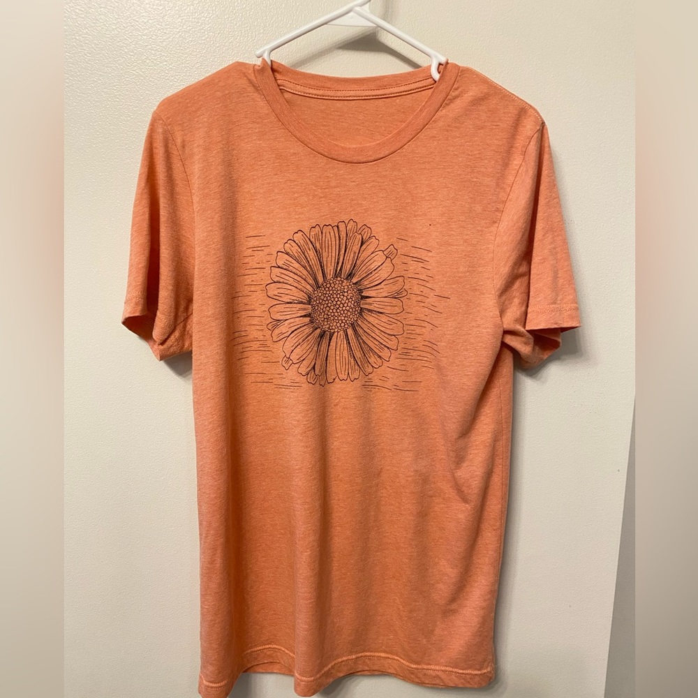 Orange T-shirt with Sunflower graphic. (M)